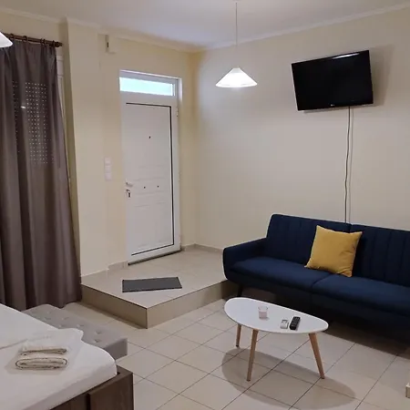 Διατίθεται Γκαρσονιερα Apartment Kalamata Exterior photo