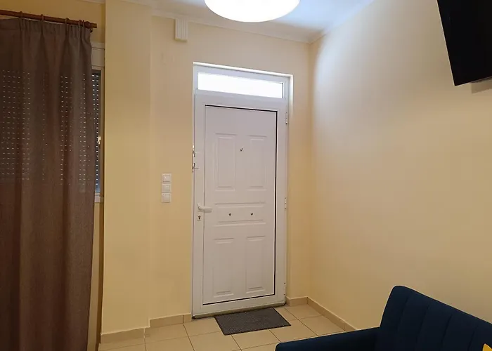 Διατίθεται Γκαρσονιερα