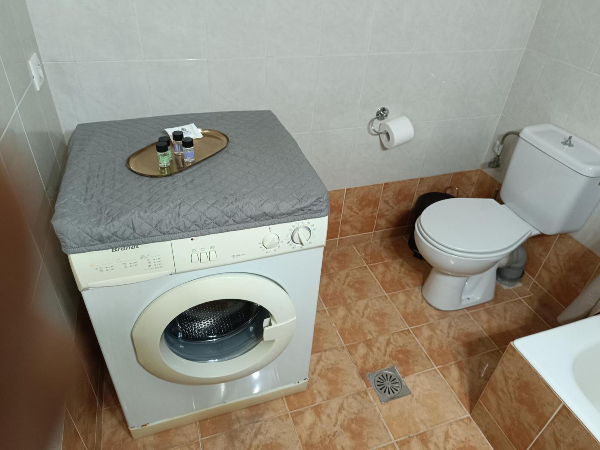 διατίθεται γκαρσονιερα Apartment